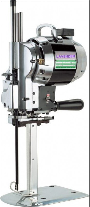 Straight knife fabric cutter